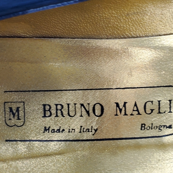 Bruno Magli blue velvet with gold pattern heels - Picture 6 of 12